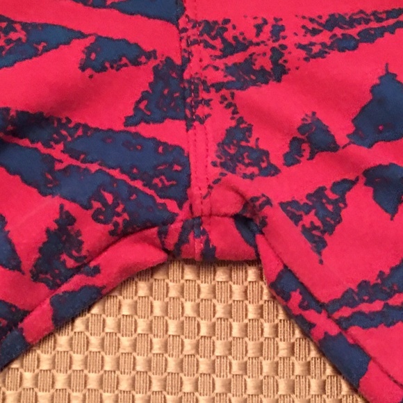 NWOT LuLaRoe Fuchsia Print Leggings - Tall & Curvy - Picture 4 of 4